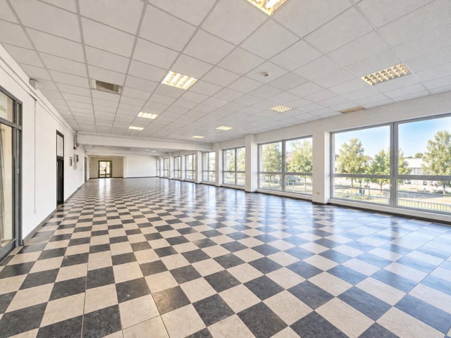 Kiadó ipari ingatlan, Szegeden 2600 E Ft / hó
