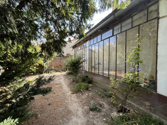 Eladó családi ház, Dunaföldváron 21.5 M Ft, 2 szobás