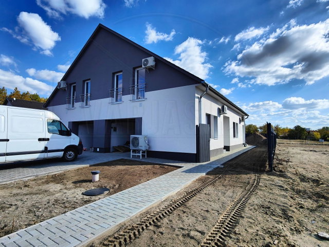 Eladó ikerház, Baján 99.7 M Ft, 5 szobás / költözzbe.hu