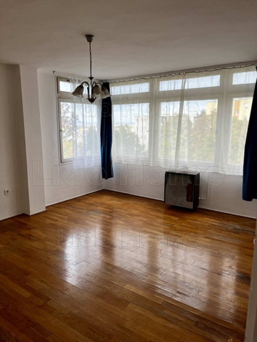 Eladó téglalakás, Veszprémben 72 M Ft, 3 szobás