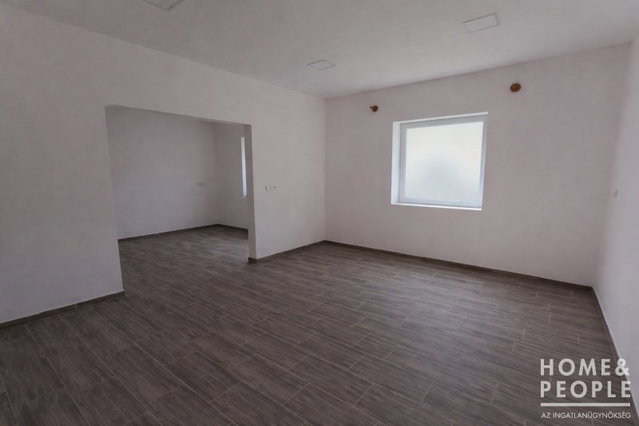 Eladó családi ház, Makón 41.5 M Ft, 2 szobás