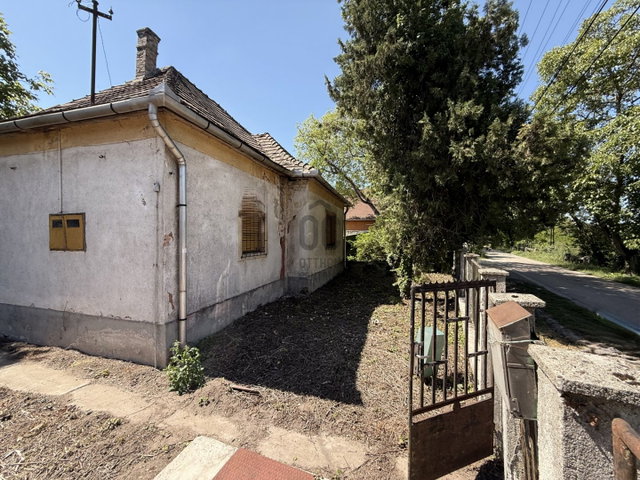 Eladó családi ház, Bicskén 30 M Ft, 2 szobás