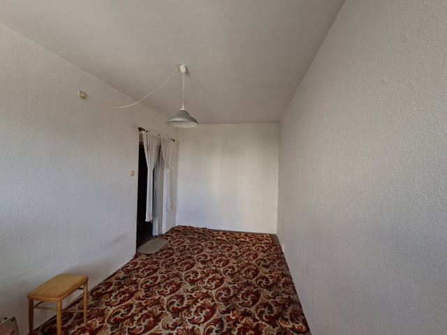 Eladó panellakás, Esztergomban 20 M Ft, 2 szobás