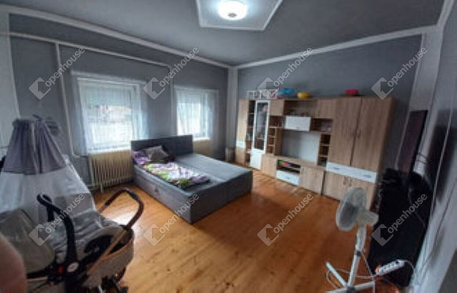Eladó családi ház, Dombóváron 23.5 M Ft, 3 szobás