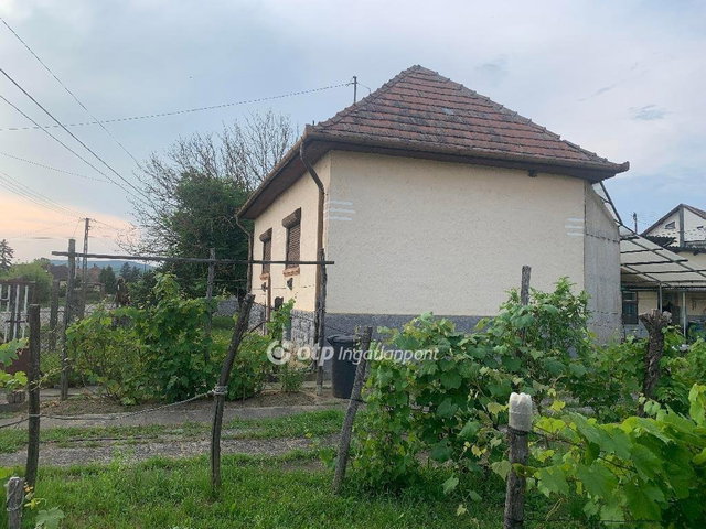 Eladó családi ház, Pétervásárán 9 M Ft, 2 szobás