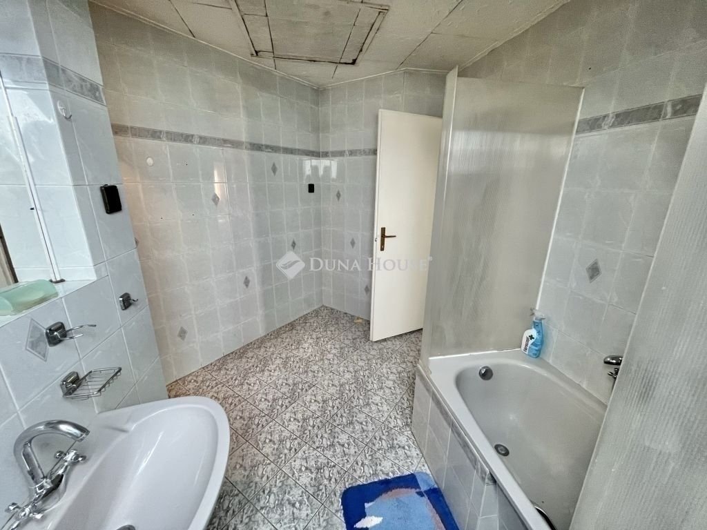 4 bed · 190m² · 89.990.000 ft
