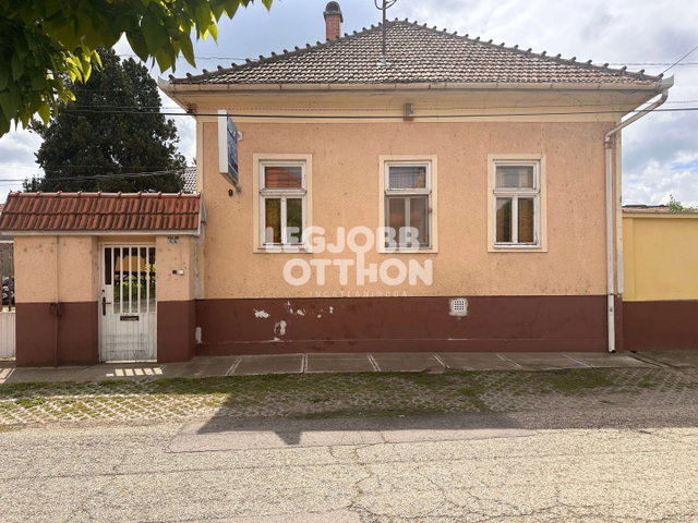 Eladó hotel, Cegléden 200 M Ft, 10 szobás / költözzbe.hu