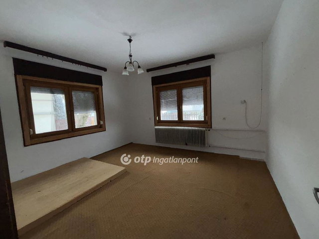 Eladó családi ház, Kondoroson 25 M Ft, 4 szobás