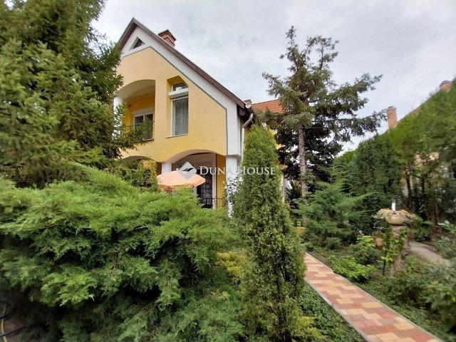 Eladó családi ház, Szegeden 199.9 M Ft, 7+1 szobás
