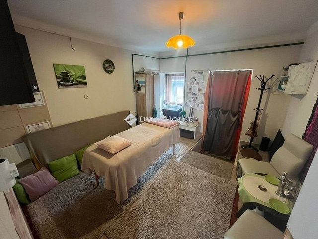 Eladó családi ház, Pécsett 115 M Ft, 6 szobás