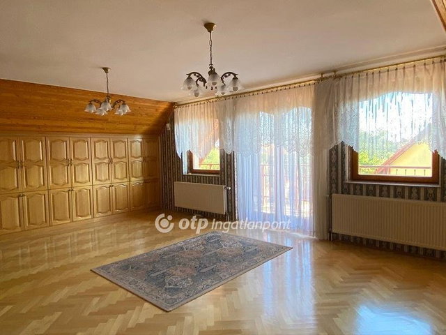 Eladó családi ház, Szolnokon 259 M Ft, 7+2 szobás