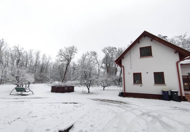Eladó családi ház, Monorierdőn 150 M Ft, 4+1 szobás