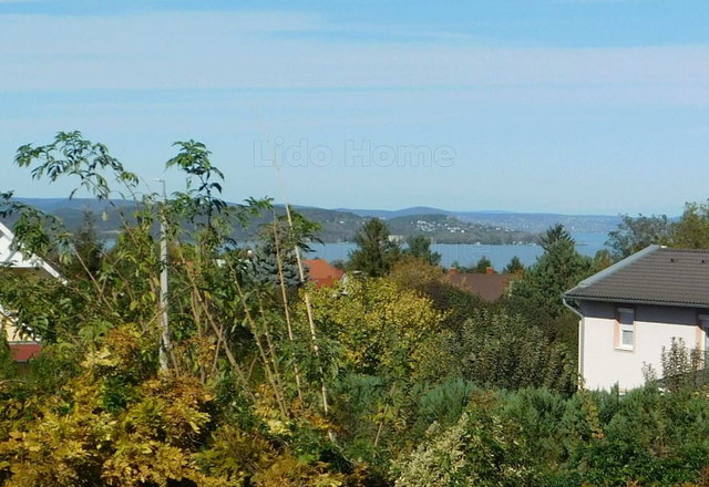 Eladó családi ház, Balatonföldváron 220 M Ft, 5 szobás