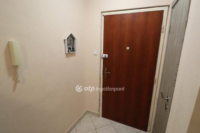 Eladó panellakás, Orosházán 22 M Ft, 2+1 szobás