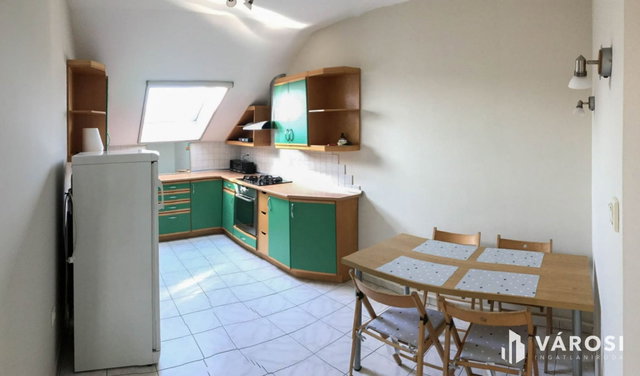 Eladó téglalakás, Szegeden 99 M Ft, 4 szobás