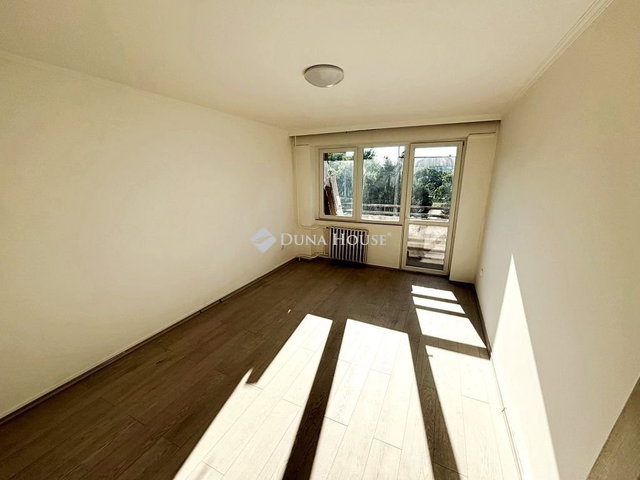Eladó panellakás, Tatabányán 29.5 M Ft, 1 szobás