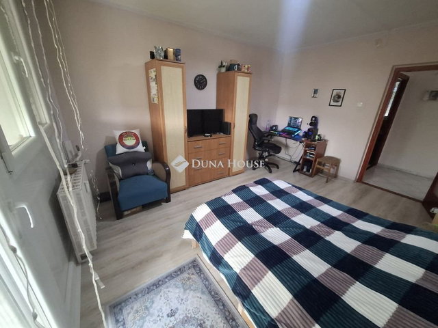 Eladó panellakás, Kiskunfélegyházán 34.9 M Ft, 3 szobás