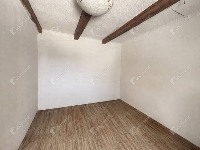 Eladó családi ház, Újkéren 39.9 M Ft, 2 szobás
