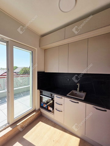 Eladó téglalakás, Székesfehérvárott 112 M Ft, 3 szobás