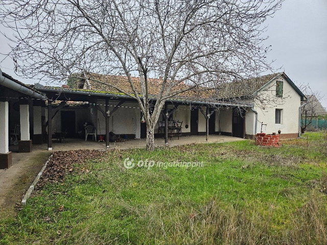 Eladó nyaraló, Cserkeszőlőn 19 M Ft, 3 szobás