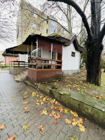 Eladó üzlethelyiség, Komáromban 19.5 M Ft, 1 szobás