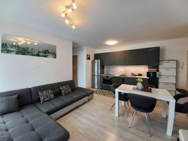 Kiadó téglalakás, albérlet, Siófokon 230 E Ft / hó, 3 szobás