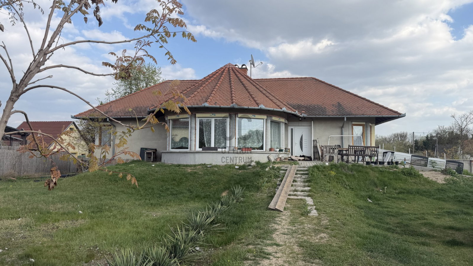 4 bed · 270m² · 70.000.000 ft