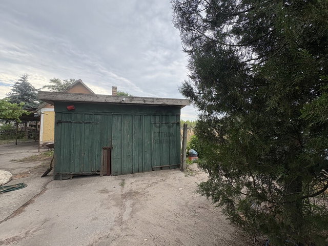 Eladó családi ház, Törtelen 8.5 M Ft, 1 szobás