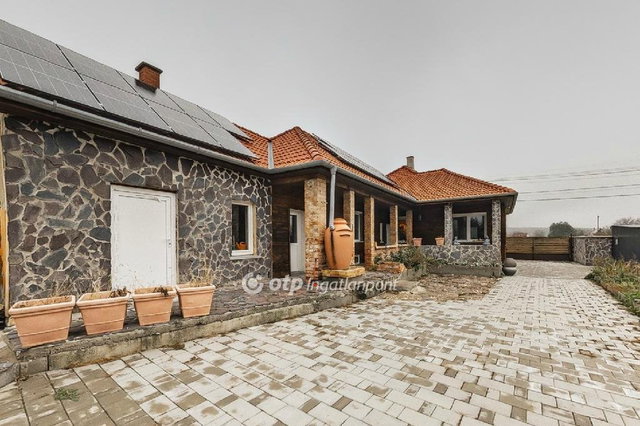 Eladó családi ház, Nagytályán 75.9 M Ft, 4 szobás