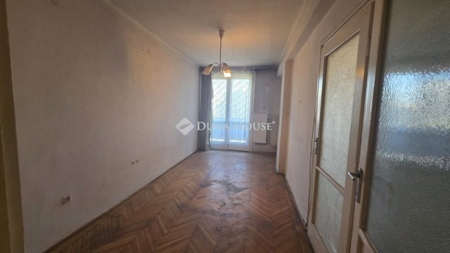 Eladó téglalakás, Szombathelyen 30 M Ft, 2 szobás