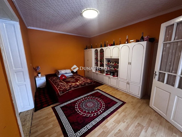 Eladó családi ház, Dunavecsén 37 M Ft, 2 szobás