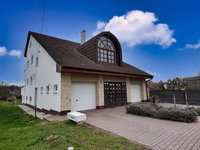 Eladó családi ház, Székesfehérvárott 210 M Ft, 10 szobás