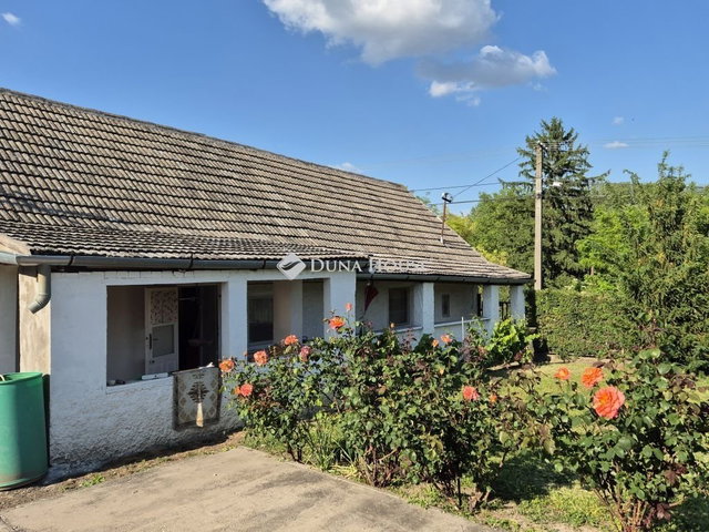Eladó családi ház, Rácalmáson 34 M Ft, 3 szobás