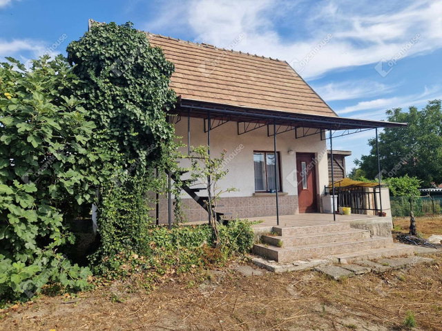 Eladó nyaraló, Komáromban 32.9 M Ft, 2 szobás