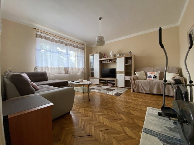 Eladó családi ház, Pécsett 114.9 M Ft, 7 szobás