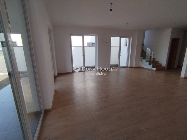 Eladó ikerház, Szegeden 170 M Ft, 6 szobás / költözzbe.hu