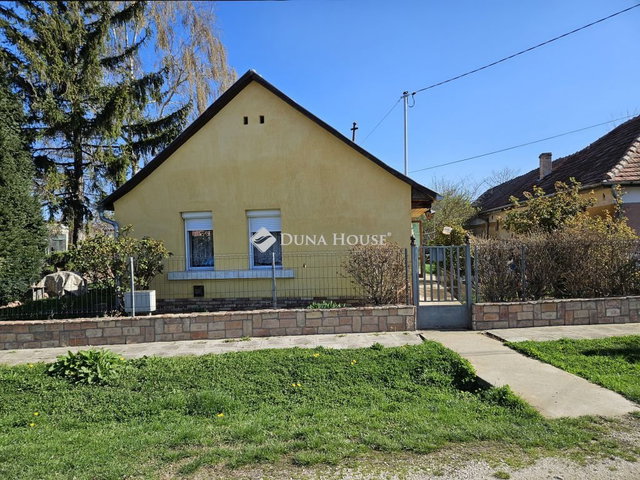 Eladó családi ház, Enyingen 32 M Ft, 2 szobás
