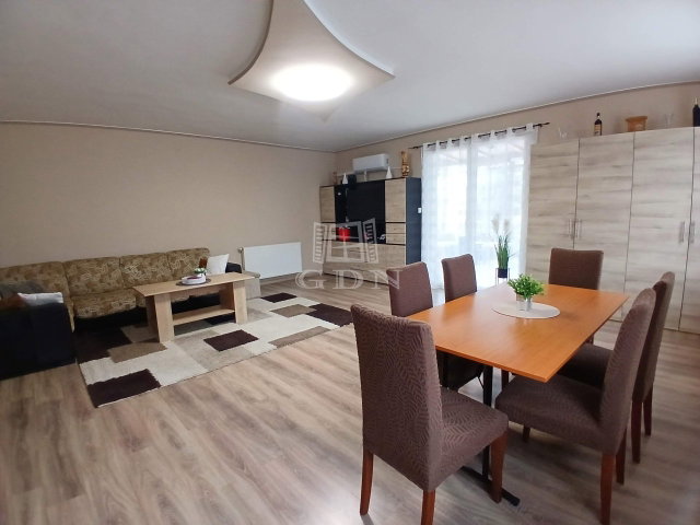 Eladó családi ház, Zánkán 234 M Ft, 5+2 szobás