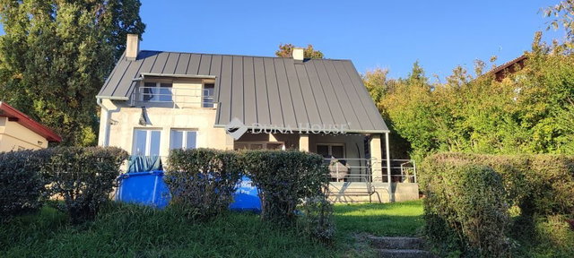 Eladó családi ház, Szentendrén, Szirt utcában 110 M Ft