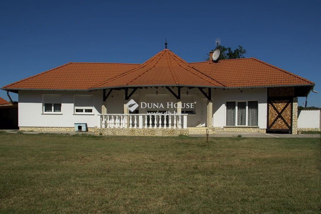 Eladó családi ház, Kecskeméten 111 M Ft, 5 szobás