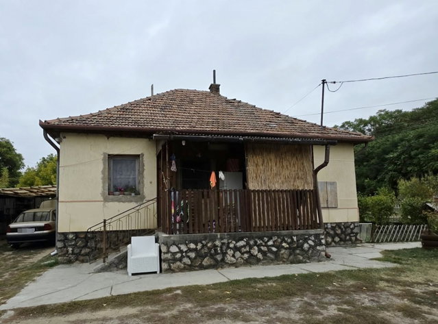Eladó családi ház, Mosdóson 14.9 M Ft, 2+1 szobás