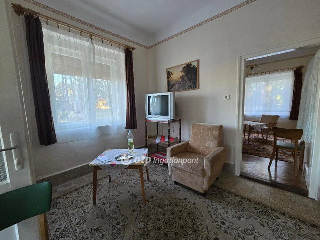 Eladó téglalakás, Mezőhegyesen 4.5 M Ft, 1+1 szobás