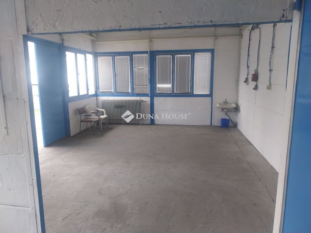65m² · 104.000 ft