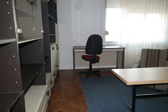 Kiadó téglalakás, albérlet, Pécsett, Petőfi utcában, 1 szobás