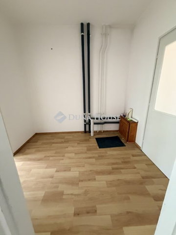 Kiadó üzlethelyiség, Kecskeméten, Csányi utcában 127 E Ft / hó