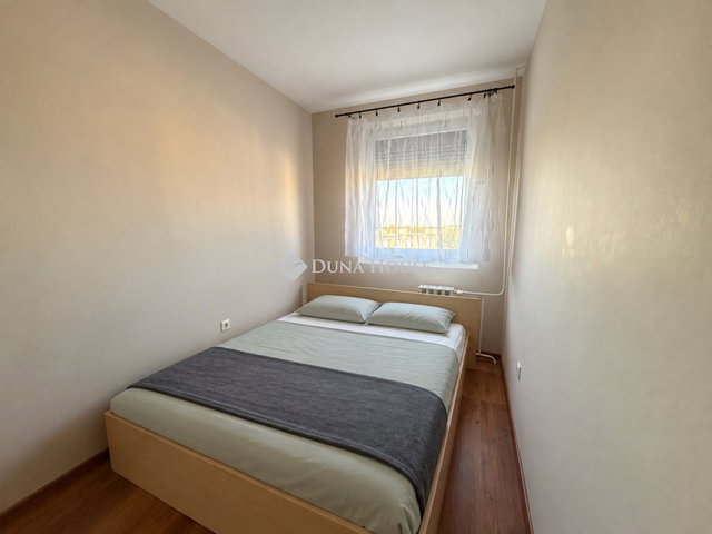 Eladó panellakás, Pécsett 39.9 M Ft, 2 szobás