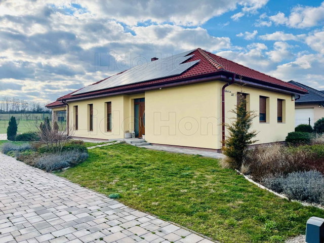 Eladó családi ház, Márkón 145 M Ft, 4 szobás