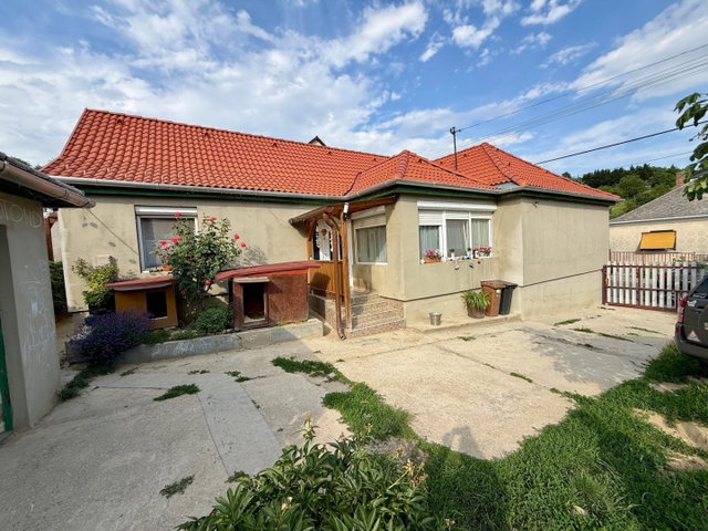 Eladó családi ház, Csókakőn 64.9 M Ft, 3 szobás