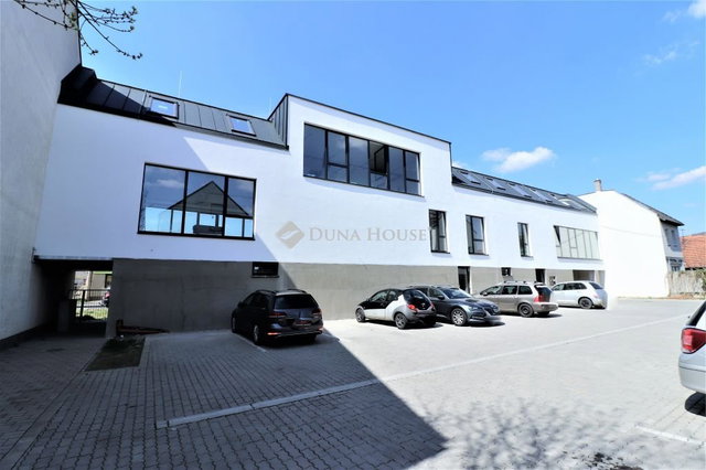 Kiadó iroda, Budaörsön, Károly Király utcában 729 E Ft / hó