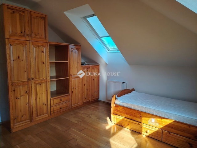 Eladó családi ház, Szabadbattyánban 163 M Ft, 5+1 szobás